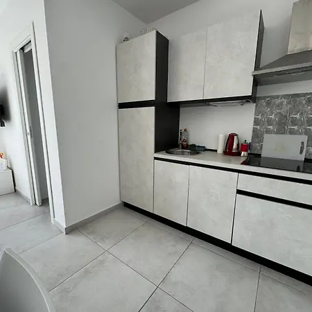 Modern One Bedroom شقة *